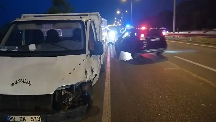 Kamyonetle otomobil çarpıştı