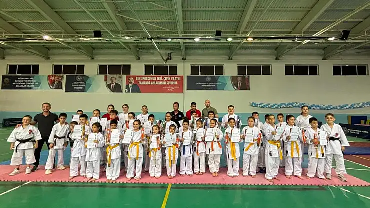 Karateciler kuşak sınavında ter döktü