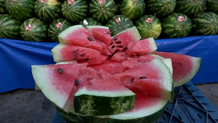 Karpuzun yıkanmadan kesilmesi 'salmonella' riskini artırıyor