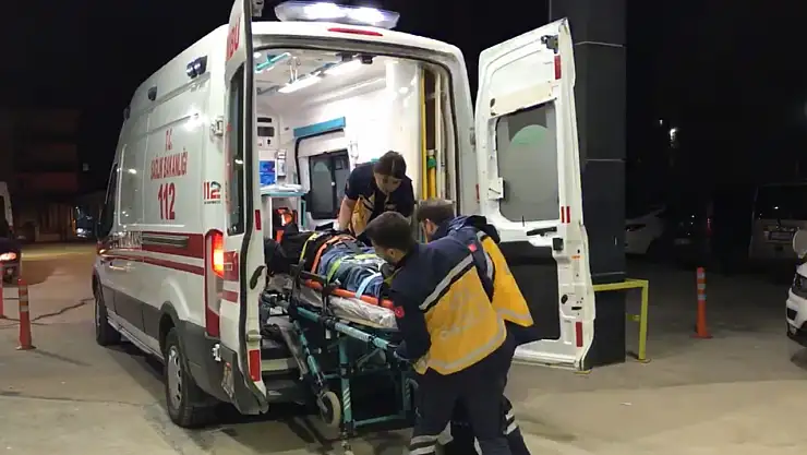 Kavak'ta tır otomobile çarptı: 4 yaralı