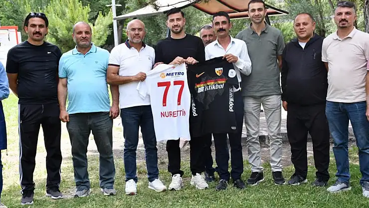 Kayserispor'un genç oyuncusu : öğrencilere örnek olabiliyorsak ne mutlu