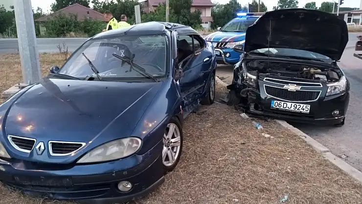 Kırmızı Işık İhlali Can Yaktı, 8 Kişi Yaralandı