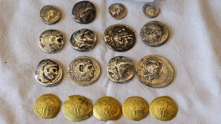 Koltuk altına tarih saklamış