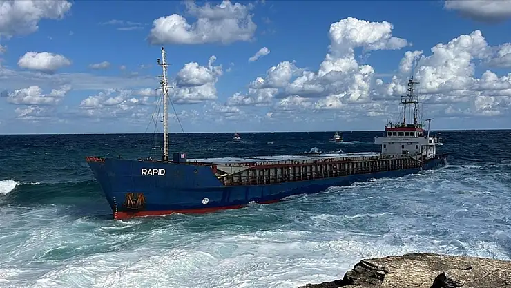 Kuru yük gemisi karaya oturdu