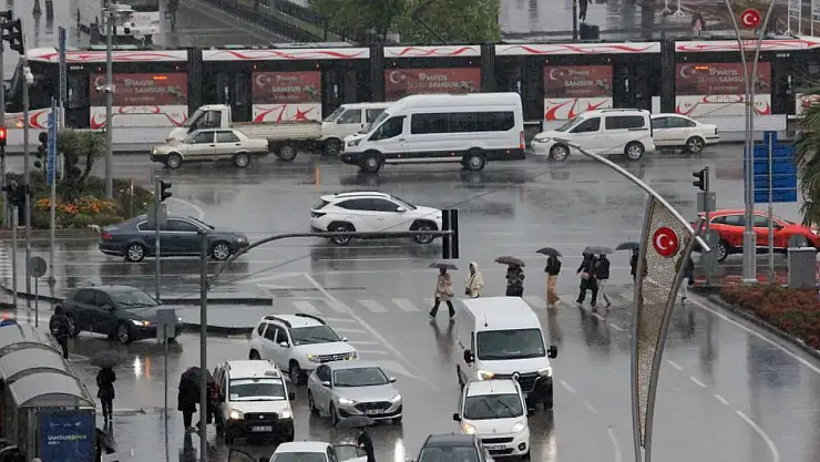 Kuvvetli sağanak Samsun'u vurdu