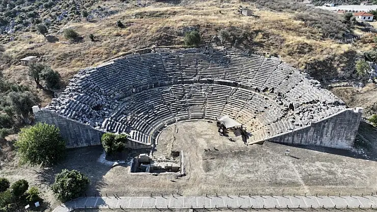 Letoon Kutsal Alanı'ndaki 8 bin kişilik tiyatro restore edilecek