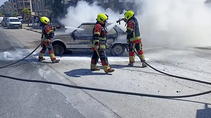 LPG'li araç yanarak kullanılmaz hale geldi