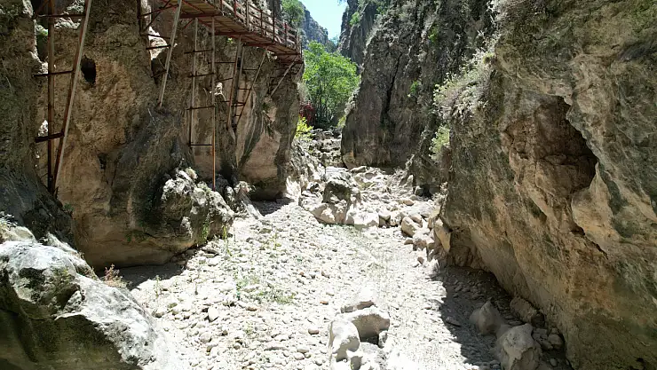 Menderes Nehrinin kuruması Çal Kısık Kanyonu'nu etkiledi