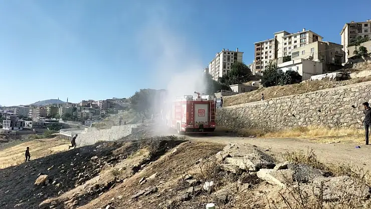 Menemen istekleri yangına neden oldu