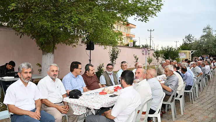 Mezunlar Aynı Sofrada Buluştu, Eski Günler Yâd Edildi