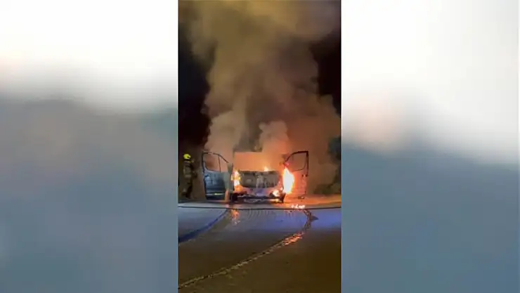 minibüs alev alev yandı