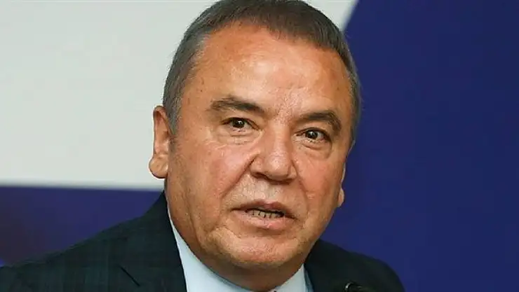 Muhittin Böcek hastaneye kaldırıldı