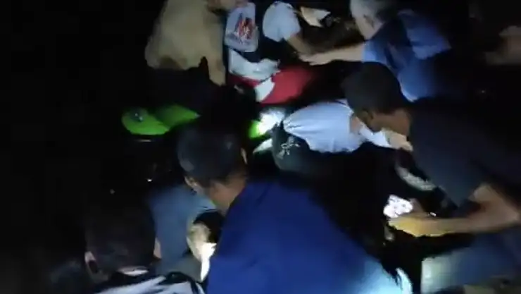 Nehirde mahsur kaldılar