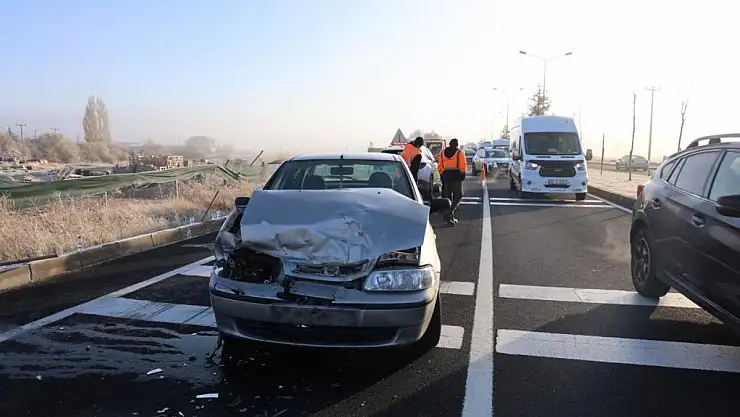 Nevşehir'de Kavşakta Kaza: 3 Yaralı