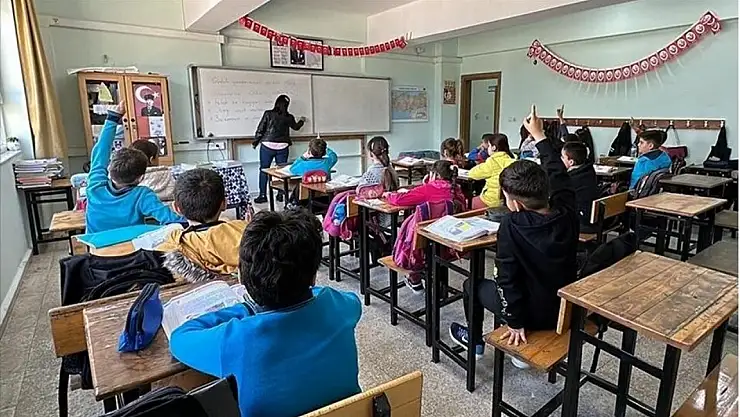 Okullar Ne Zaman Açılıyor? İlk Ara Tatil ve Yarıyıl Tatili Tarihleri Belli Oldu