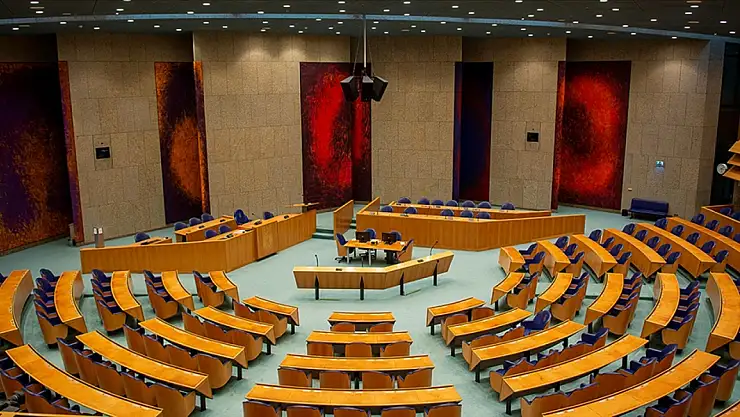 ollanda'da Dışişleri Bakanı ve NSC'li bakanlar istifa etti