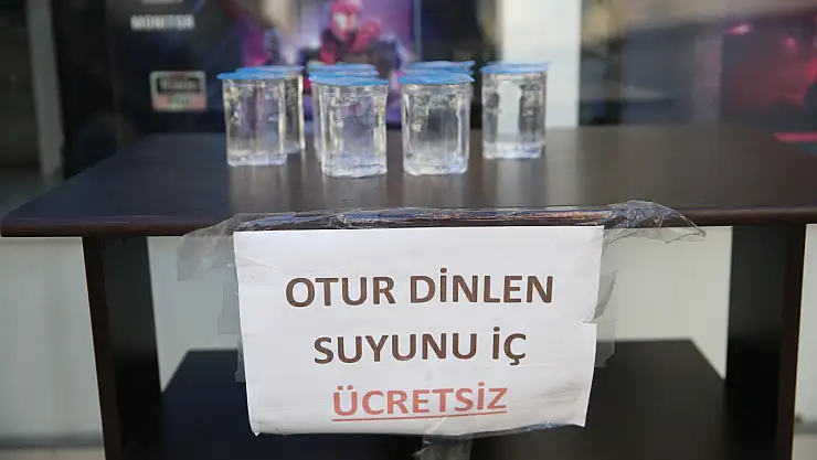 Ordu'da İşletme Sahibi Yorulan Vatandaşlara Ücretsiz Su İkram Ediyor