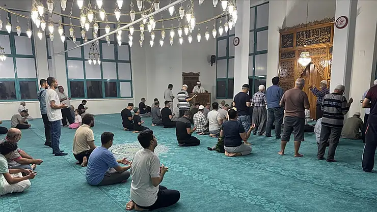 Orman yangınlarının sona ermesi için camilerde dua edildi