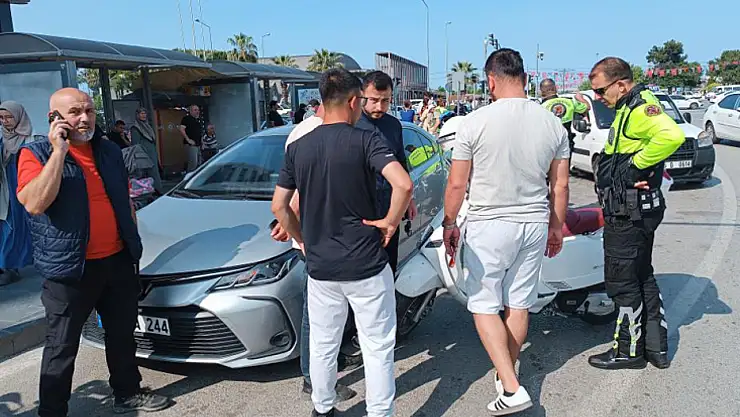 Otomobil ile motosiklet çarpıştı