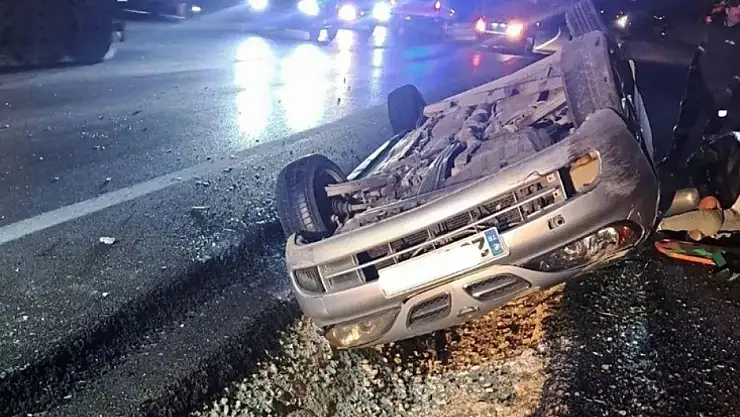 Otomobil Yoldan Çıktı, 2 Kişi Yaralandı