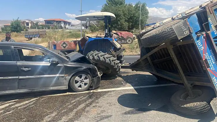 Otomobilin Traktöre Çarpmasıyla Meydana Gelen Kazada 2 Kişi Hastanelik Oldu