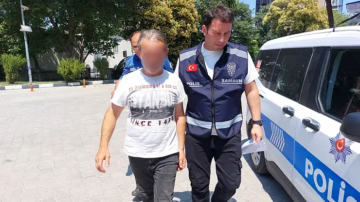 Otomobilin üzerine battaniye örtüp ateşe verdi