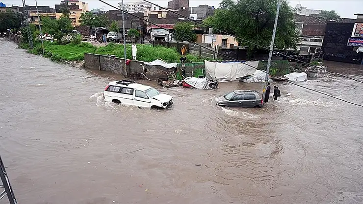 Pakistan ve Hindistan'da sel uyarıları yapıldı