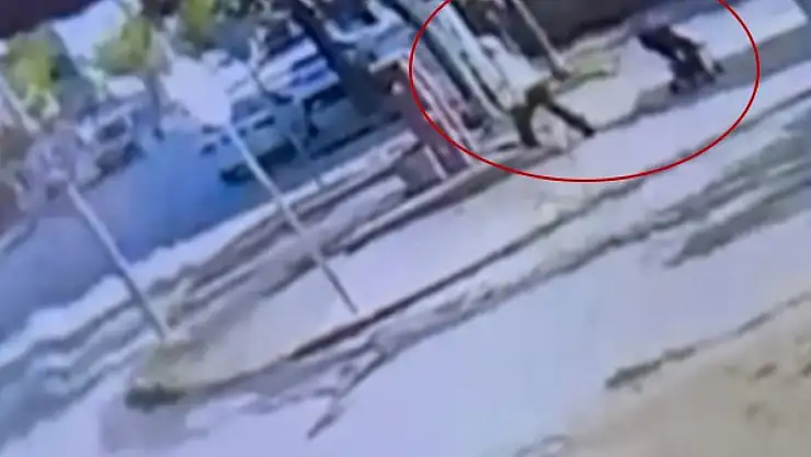 Para dolu çantasını arabanın üstünde unuttu