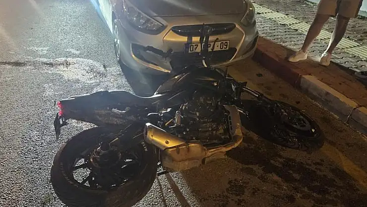 Park halindeki otomobile çarpan sürücü yaralandı