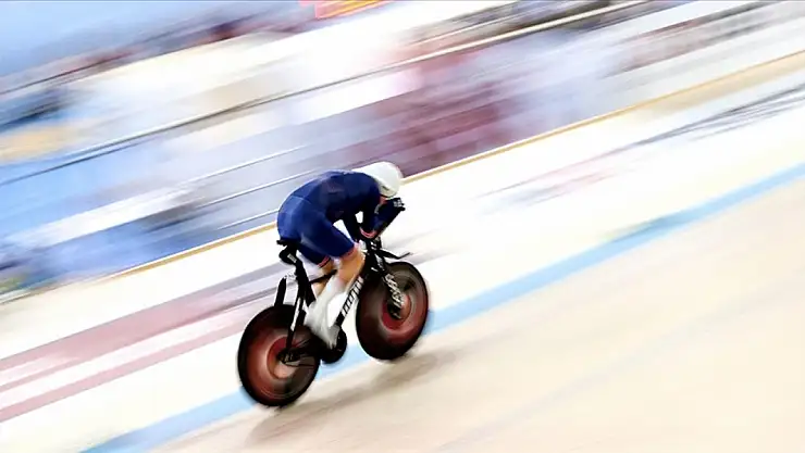 Pist bisikletinde dünya rekoru denemeleri