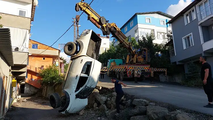 Rampa aşağı çocuğa çarptı ters döndü