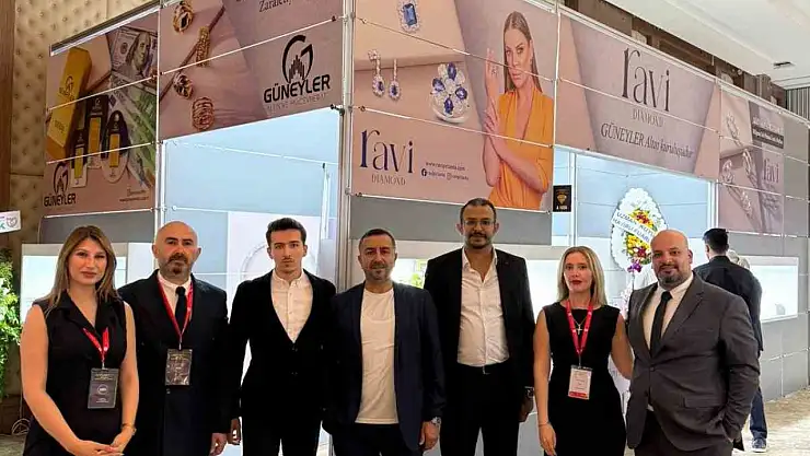 Ravi pırlanta dikkatleri üzerine çekti