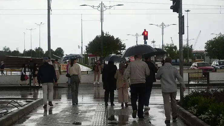 Sağanak yağış hayatı olumsuz etkiledi