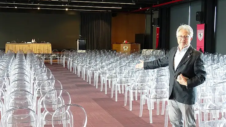 Salonda sadece 2 üye vardı