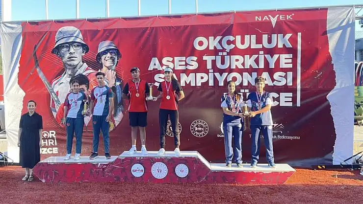 Şampiyonlar madalyalarını aldı