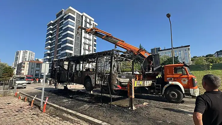 Samsun'da Belediye Otobüsü Alev Alev Yandı !