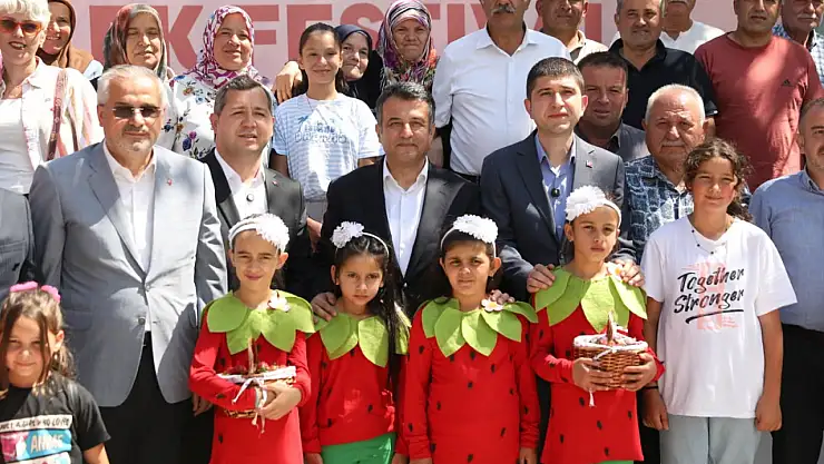 Samsun'da Çilek Festivali Coşkusu: 350 Bin Fide Üreticiyle Buluştu