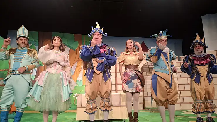 Çocuk tiyatrosu minik izleyicilerle buluşuyor