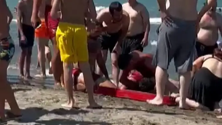 Samsun'da Denize Giren Genç Boğulma Tehlikesi Geçirdi!