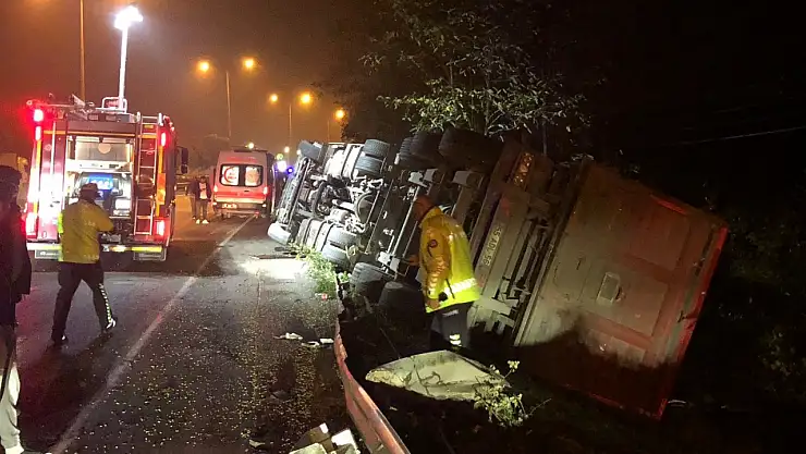 Samsun'da devrilen tırın sürücüsü yaralandı