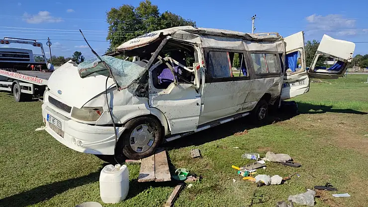 Samsun'da feci kaza : araç hurdaya döndü