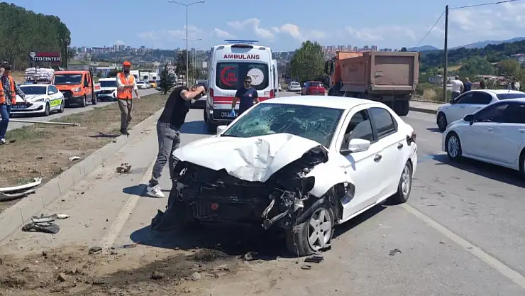 Samsun'da İki Otomobil Çarpıştı: 3 Yaralı