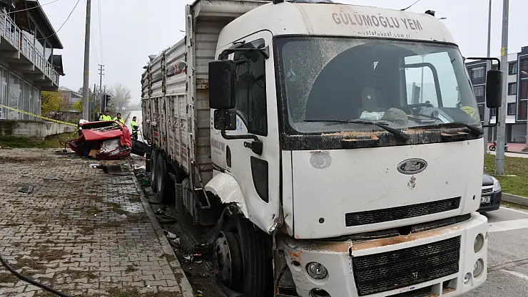 Samsun'da Kamyon ile Otomobil Çarpıştı: 4 Yaralı