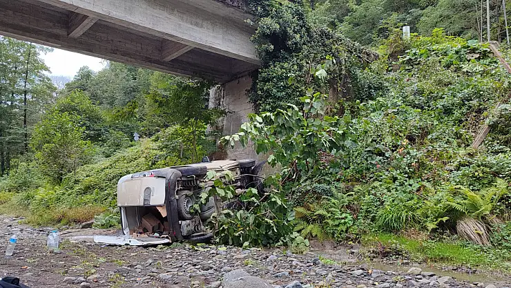 Samsun'da korkutan kaza : köprüden araç düştü