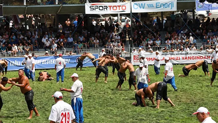 Samsun'da Kunduz Güreşleri Nefes Kesti