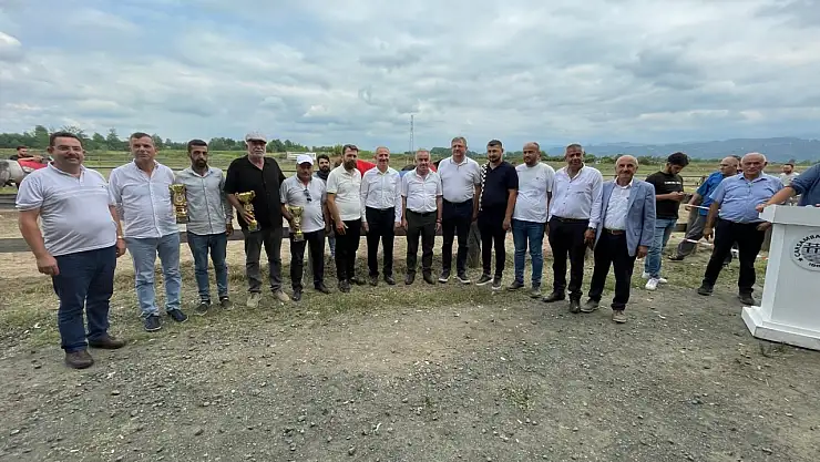 Samsun'da Rahvan At Yarışları Nefes Kesti