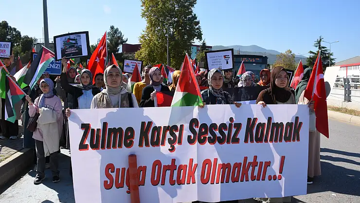 Samsun'da üniversite öğrencilerinden İsrail'e protesto yürüyüşü
