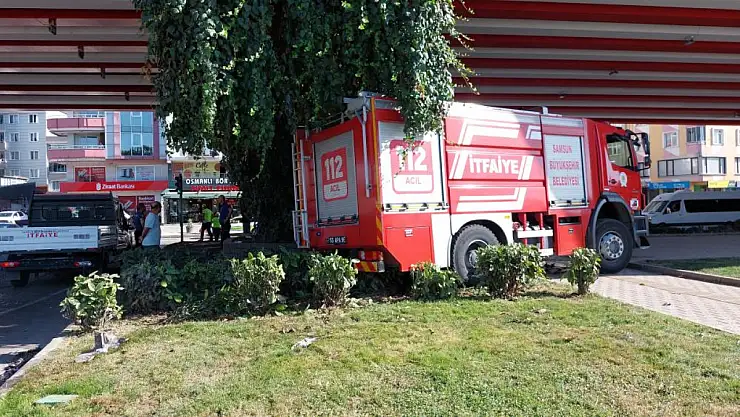 Samsun'da Yangına Giden İtfaiye Aracı Kaza Yaptı