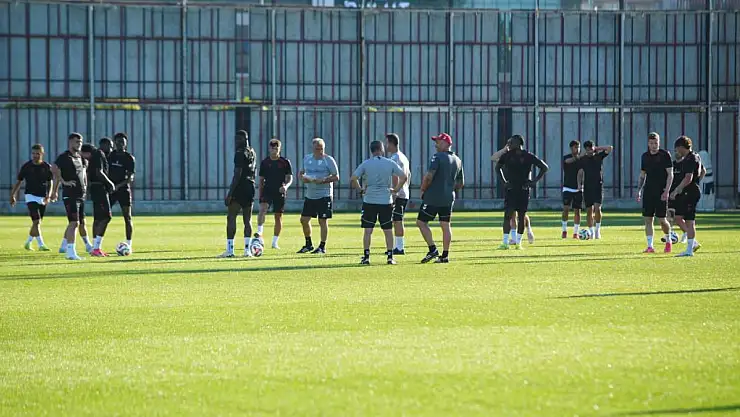 Samsunspor günde çift antrenmanla hazırlanıyor