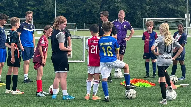 Samsunspor'un Gururu Hollanda'da Parladı: Rick van Drongelen 60 Çocukla Antrenman Yaptı!